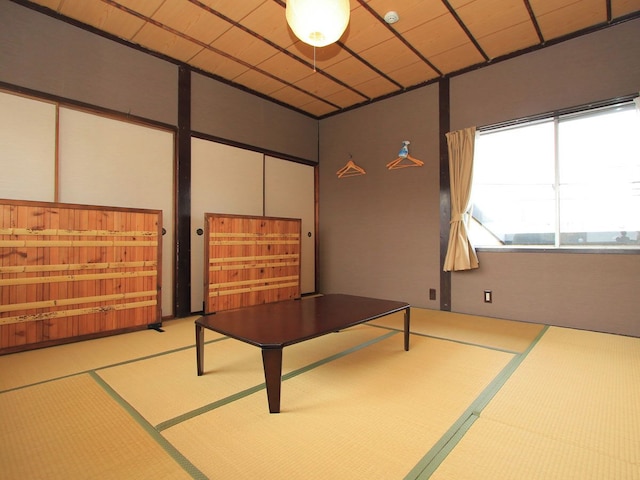 ゲストハウス月が綺麗ですね