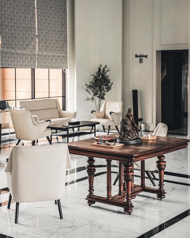 レオン ラサール ホテル & レジデンシズ