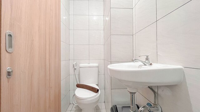 グッド アンド シンプリー スタジオ (ノー キッチン) アット アパートメント バンダラヤ - タラサ シティ マカッサル