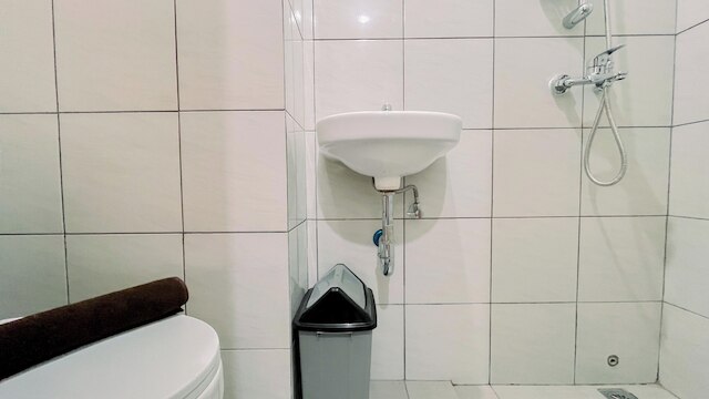 ウォーム アンド コンフィ スタジオ アパートメント (ノー キッチン) バンダラヤ - タラサ シティ マカッサル