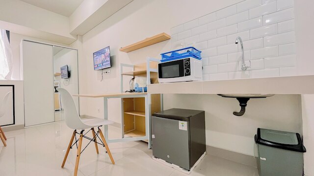 ウォーム アンド コンフィ スタジオ アパートメント (ノー キッチン) バンダラヤ - タラサ シティ マカッサル