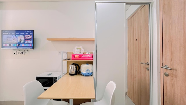 ウォーム スタジオ (ノー キッチン) アパートメント バンダラヤ - タラサ シティ マカッサル