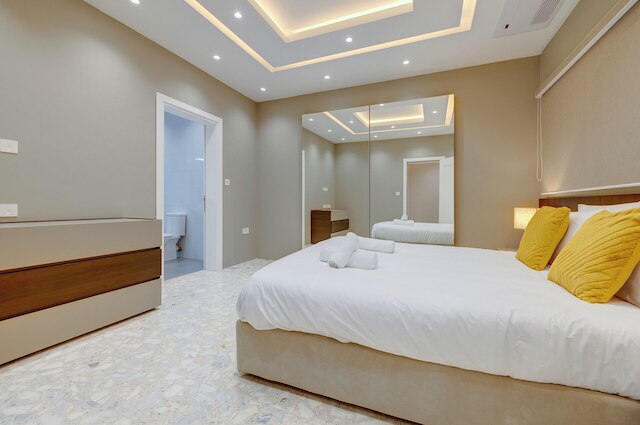 プレミア シーフロント リビング: ウルトラ ラグジュアリー イン スリーマ