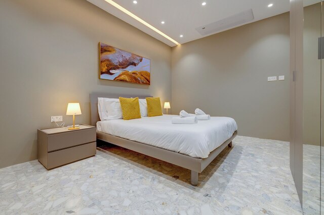 プレミア シーフロント リビング: ウルトラ ラグジュアリー イン スリーマ