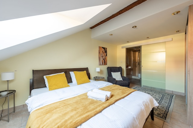 スペーシャス 2 レベル アパート ナショナル シアター