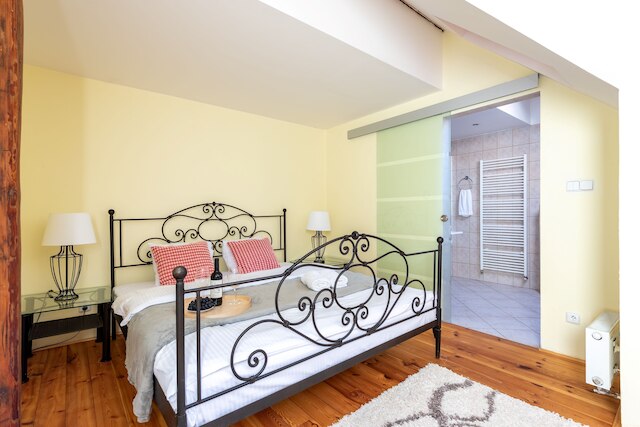 スペーシャス 2 レベル アパート ナショナル シアター