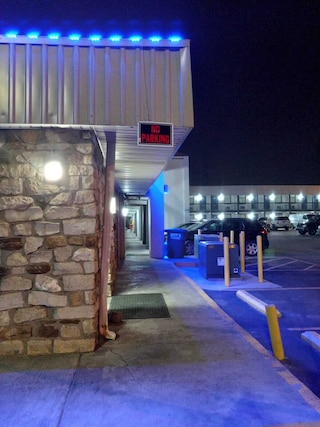 ホテル 465 バイ リージェンシー イン & スイーツ