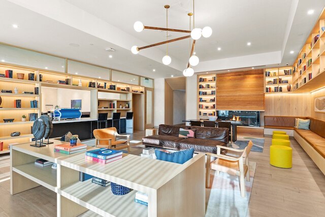 ニュー 1 ベッドルーム コンド オン レイニー ストリート ルーフトップ プール