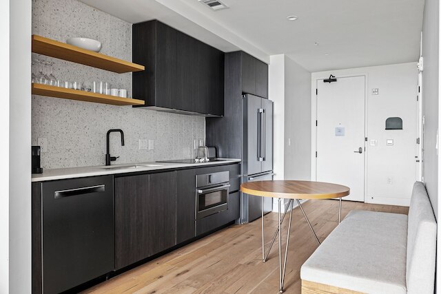 ニュー 1 ベッドルーム コンド オン レイニー ストリート ルーフトップ プール