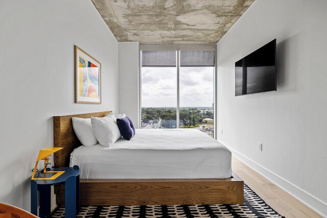 ニュー 1 ベッドルーム コンド オン レイニー ストリート ルーフトップ プール