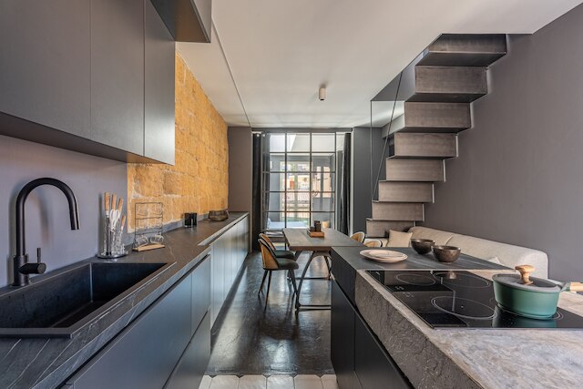 グレー ハウス イン ズィーサ バイ ワンダフルイタリー