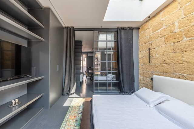 グレー ハウス イン ズィーサ バイ ワンダフルイタリー