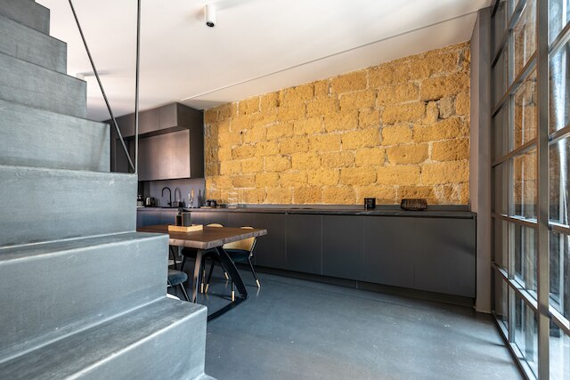 グレー ハウス イン ズィーサ バイ ワンダフルイタリー