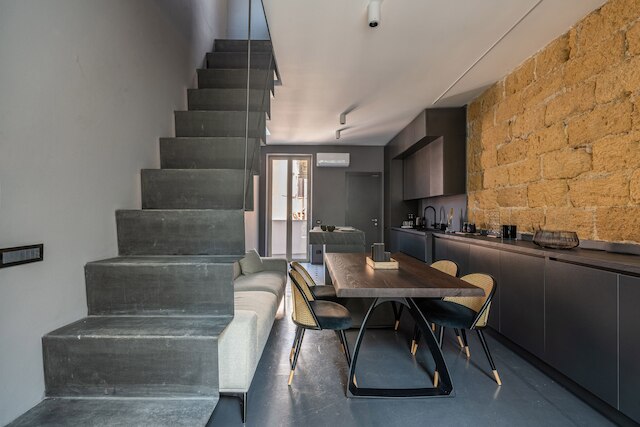 グレー ハウス イン ズィーサ バイ ワンダフルイタリー