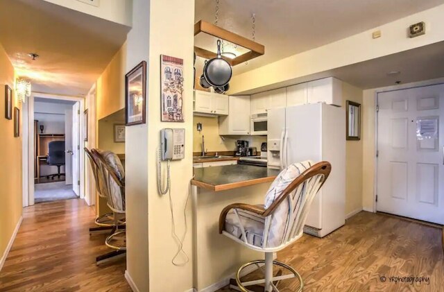 アウトスタンディング ジョッキー クラブ コンドス オン ザ ストリップ