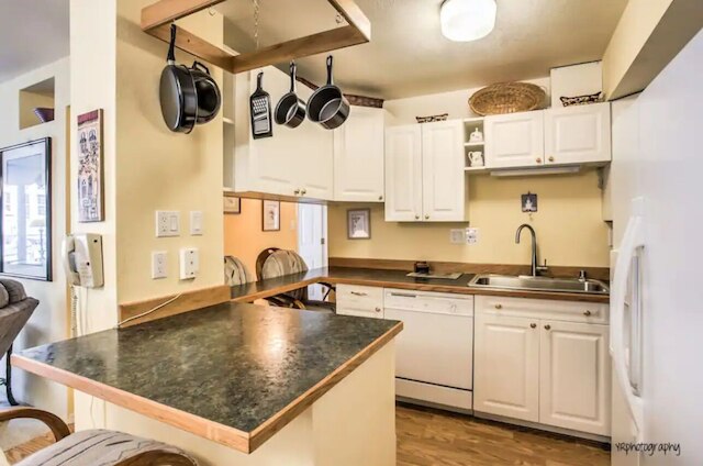 アウトスタンディング ジョッキー クラブ コンドス オン ザ ストリップ