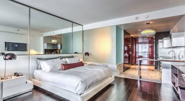 スタジオズ ウィズ ゴージャス ビューズ オブ ザ ストリップ!