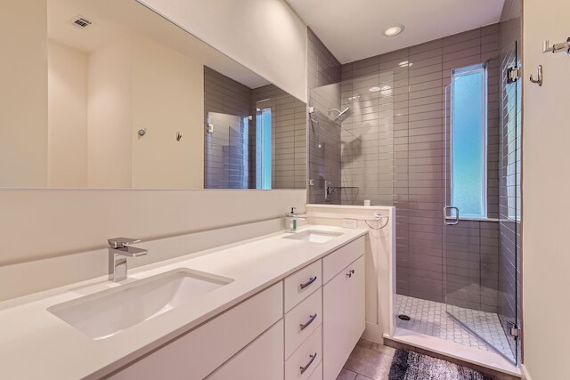 オフ ザ フック オースティン + シック 2 ベッドルーム リトリート + ファイアピット