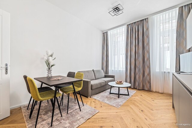 イージー フラット ヘルナルス