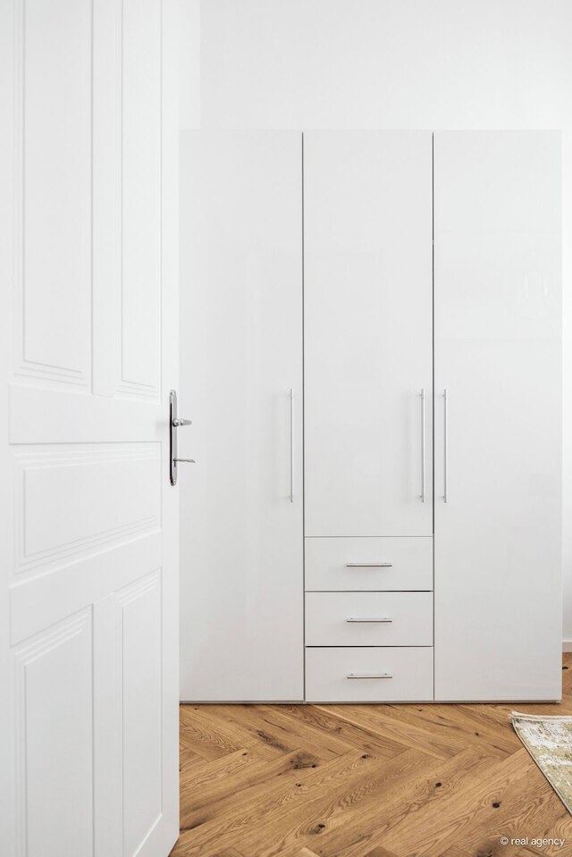 イージー フラット ヘルナルス