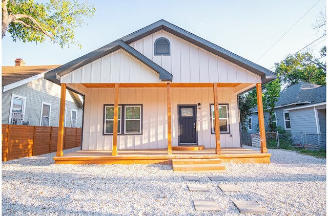 エクスペリエンス コンビニエンス ウィズ 4ベッドルーム/3バスルーム ニア アラモドーム