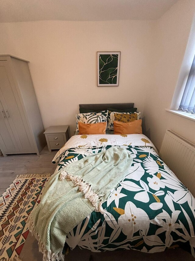 ラックス スペーシャス 5 ベッド ハウス イン リバプール