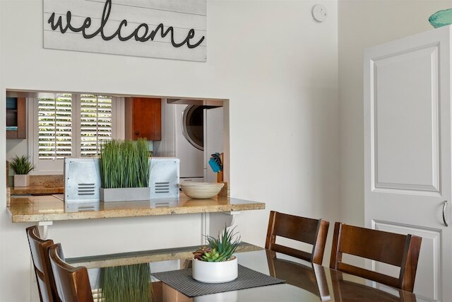 パシフィック ショアーズ A212 2 ベッドルーム コンド