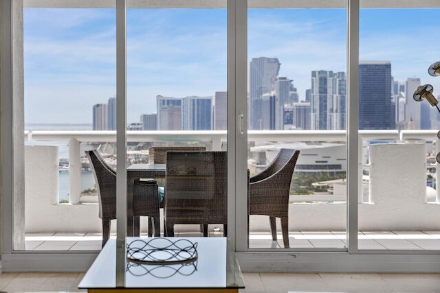 シティ アンド ベイ ビュー コンド - ウォーク トゥ サイエンス ミュージアム