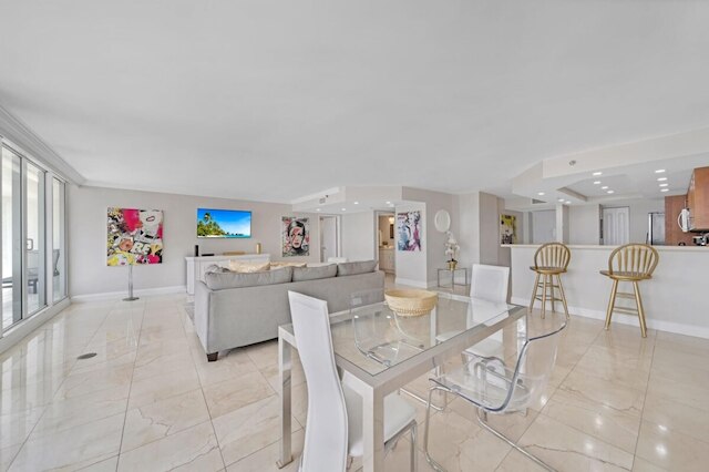 シティ アンド ベイ ビュー コンド - ウォーク トゥ サイエンス ミュージアム