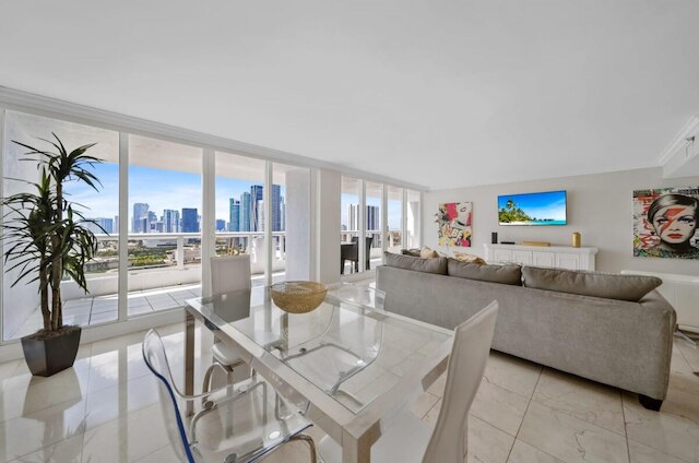 シティ アンド ベイ ビュー コンド - ウォーク トゥ サイエンス ミュージアム