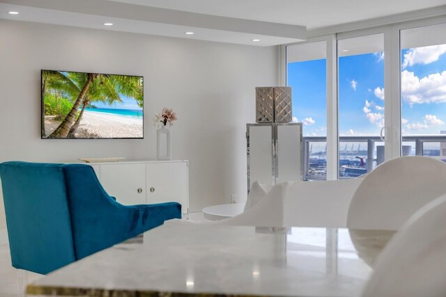 エピック ビューズ アンド エメラルド ウォーター ペントハウス