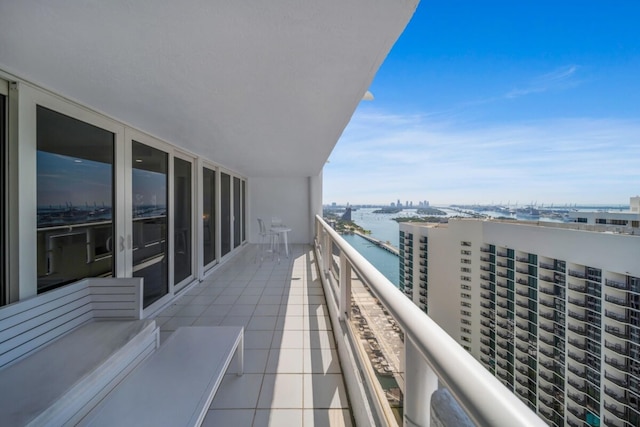 エピック ビューズ アンド エメラルド ウォーター ペントハウス