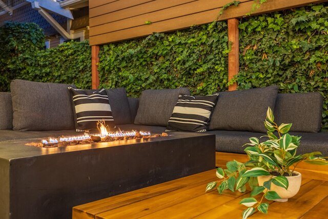 デザイナー ラックス コンパウンド ウィズ プール - ステップス トゥ ベスト ダイニング