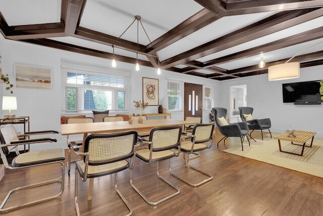 デザイナー ラックス コンパウンド ウィズ プール - ステップス トゥ ベスト ダイニング