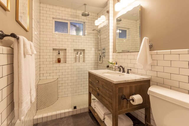 スパニッシュ アーバン オアシス - 5 ミン ウォーク トゥ ベスト ローカル スポッツ