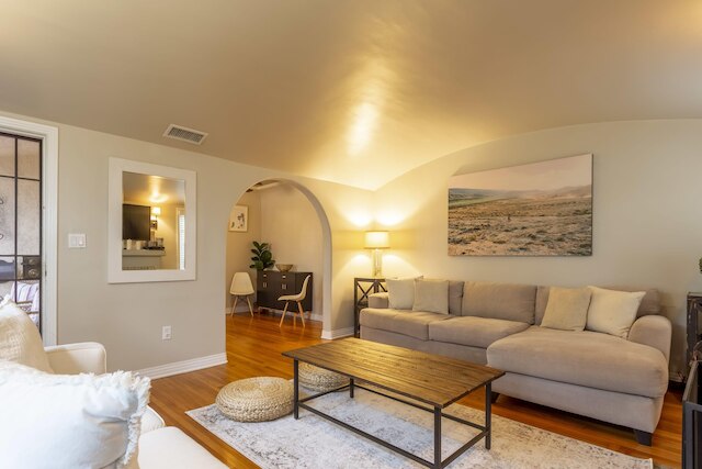 スパニッシュ アーバン オアシス - 5 ミン ウォーク トゥ ベスト ローカル スポッツ