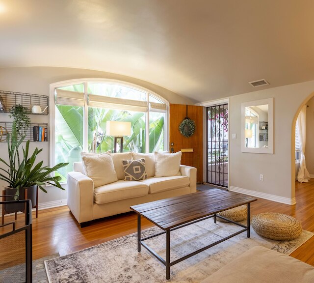 スパニッシュ アーバン オアシス - 5 ミン ウォーク トゥ ベスト ローカル スポッツ