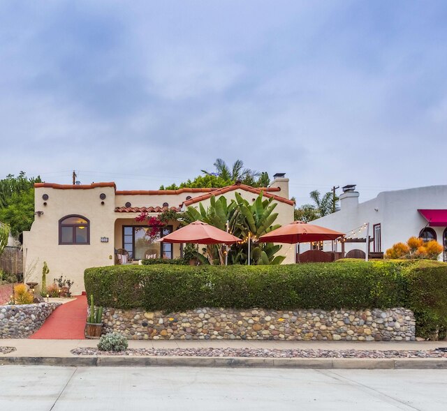 スパニッシュ アーバン オアシス - 5 ミン ウォーク トゥ ベスト ローカル スポッツ