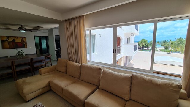 ファンタスティック ファミリー ヴィラ オン ザ ベスト ビーチ