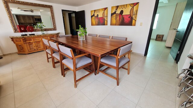 ファンタスティック ファミリー ヴィラ オン ザ ベスト ビーチ