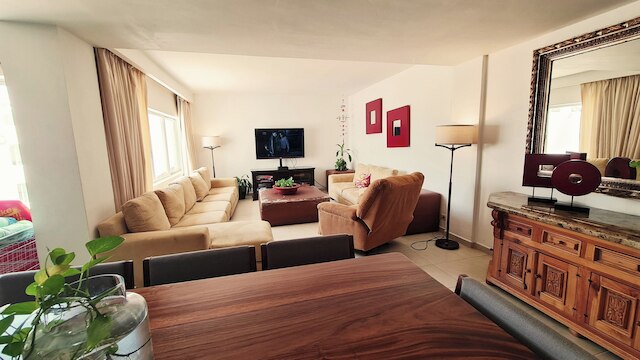 ファンタスティック ファミリー ヴィラ オン ザ ベスト ビーチ