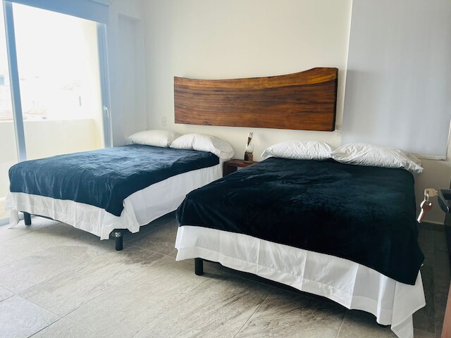 ラ ディオサ コンドス ペントハウス ウィズ プランジ プール