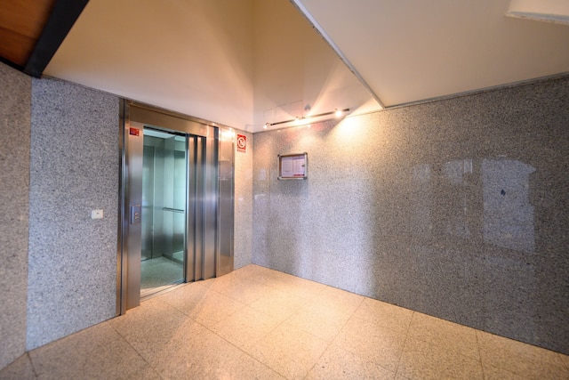 M Sod11 モデルノ アパルタメント ファミリアル コン テラサ