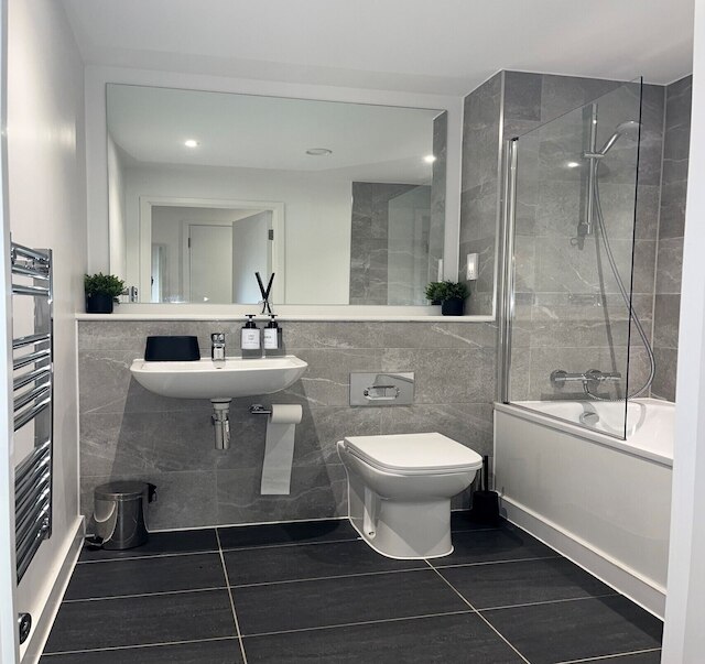 ベッド2バスルーム - 10ミニッツ フロム シティセンター & キーズ