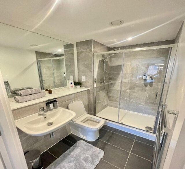 ベッド2バスルーム - 10ミニッツ フロム シティセンター & キーズ