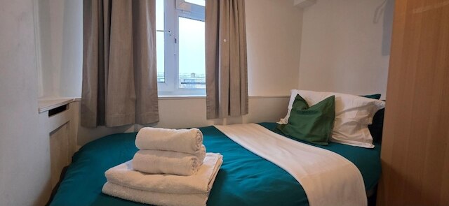 2 ベッド フラット - スリープス 4 - パーキング - バルコニー - WiFi