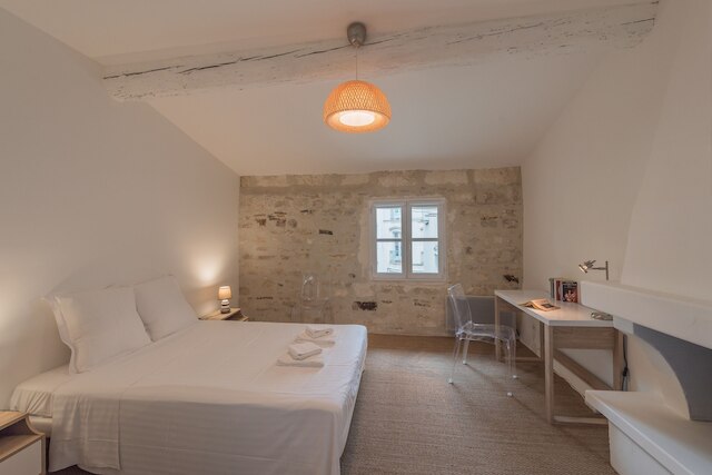 レ ジャルダン ドゥ リュクソン - プルミエール コンシェルジュリー