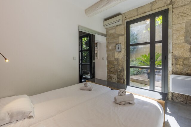 アン ジャルダン ダン ラ ヴィル - プルミエ コンシェルジュ