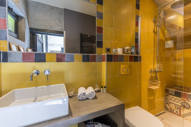 アン ジャルダン ダン ラ ヴィル - プルミエ コンシェルジュ