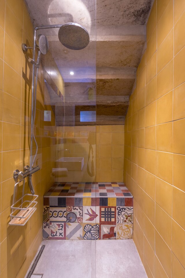 アン ジャルダン ダン ラ ヴィル - プルミエ コンシェルジュ